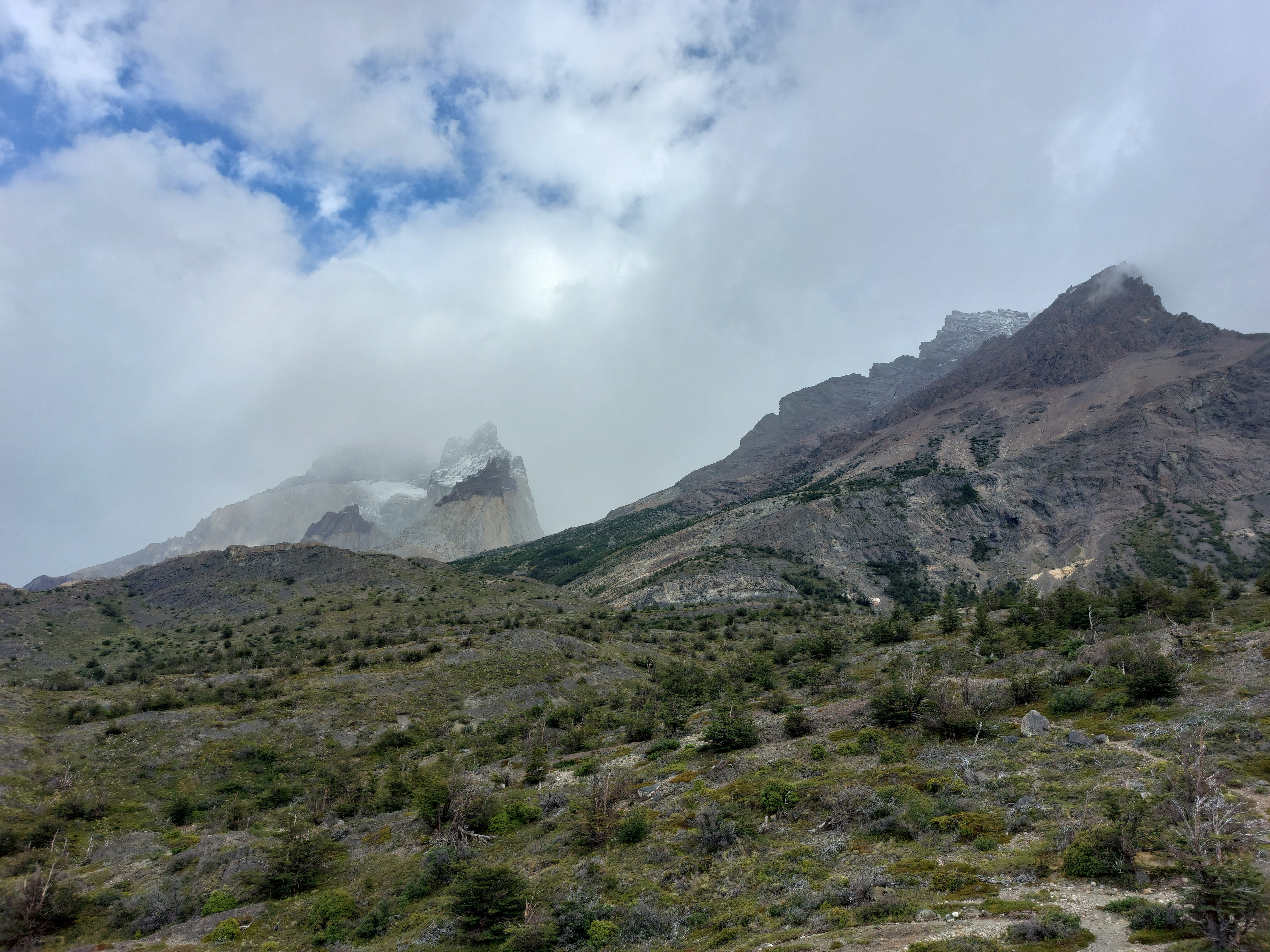Los Cuernos from further east